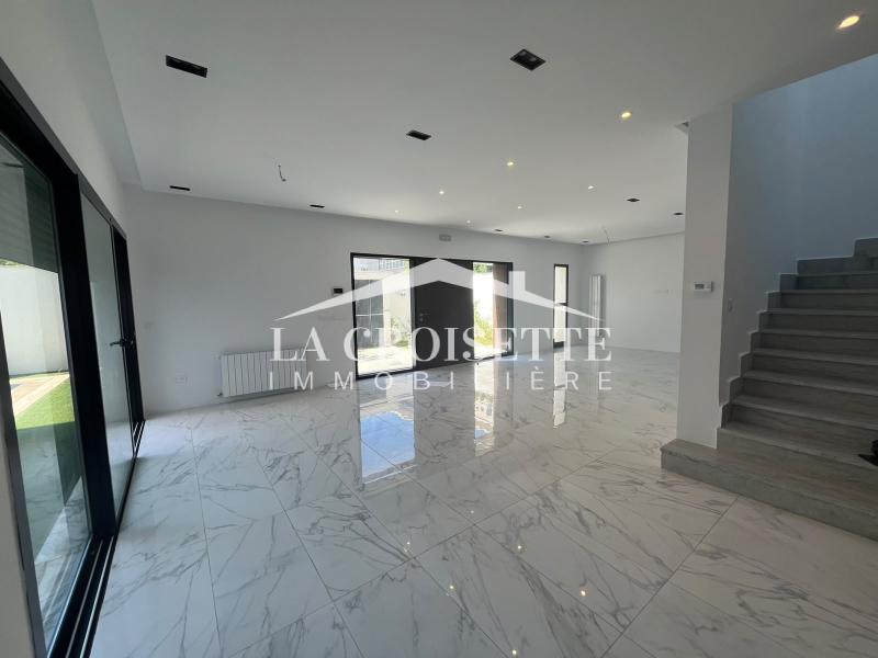 Villa S+4 avec piscine au Berges du Lac 2 